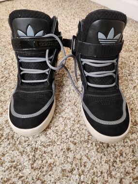 Adidas AR 2.0 High-Top Sneakers